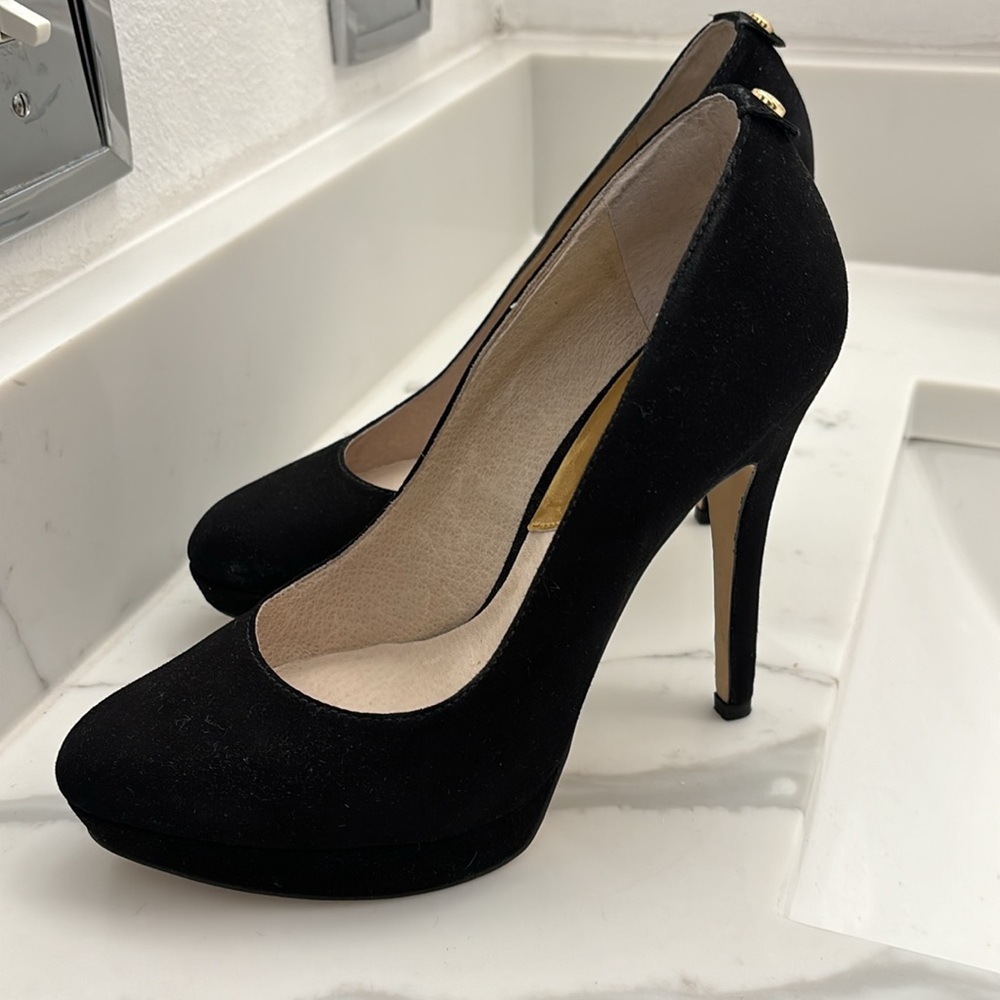 NWOT Michael Kors black suede 5” classic heel Never worn! Size 7 - Picture 10 of 11